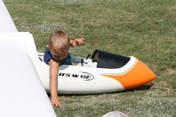 flugtag-2012-0115C5DA3A8D-9B81-5A5A-EB4A-D3BA81903F7C.jpg