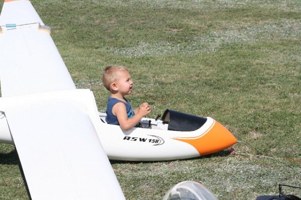 flugtag-2012-01168FBFC4D8-40B7-3312-8255-4055132F0F28.jpg